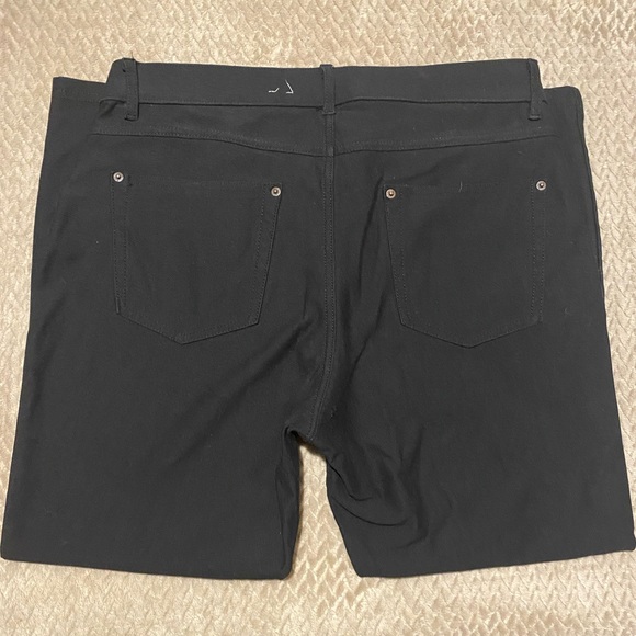 HUE Pull On Jeans - Picture 5 of 9